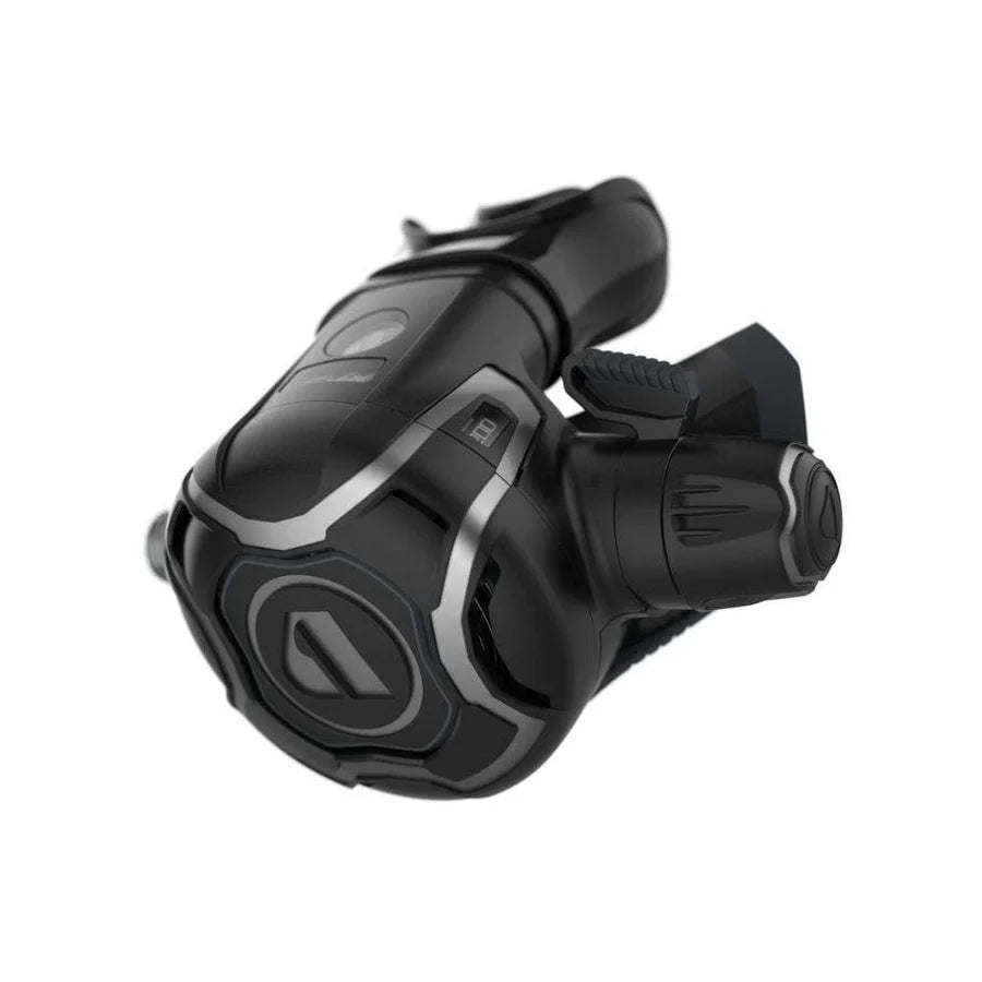 Apeks EVX200 DIN regulator, image 1 of 6