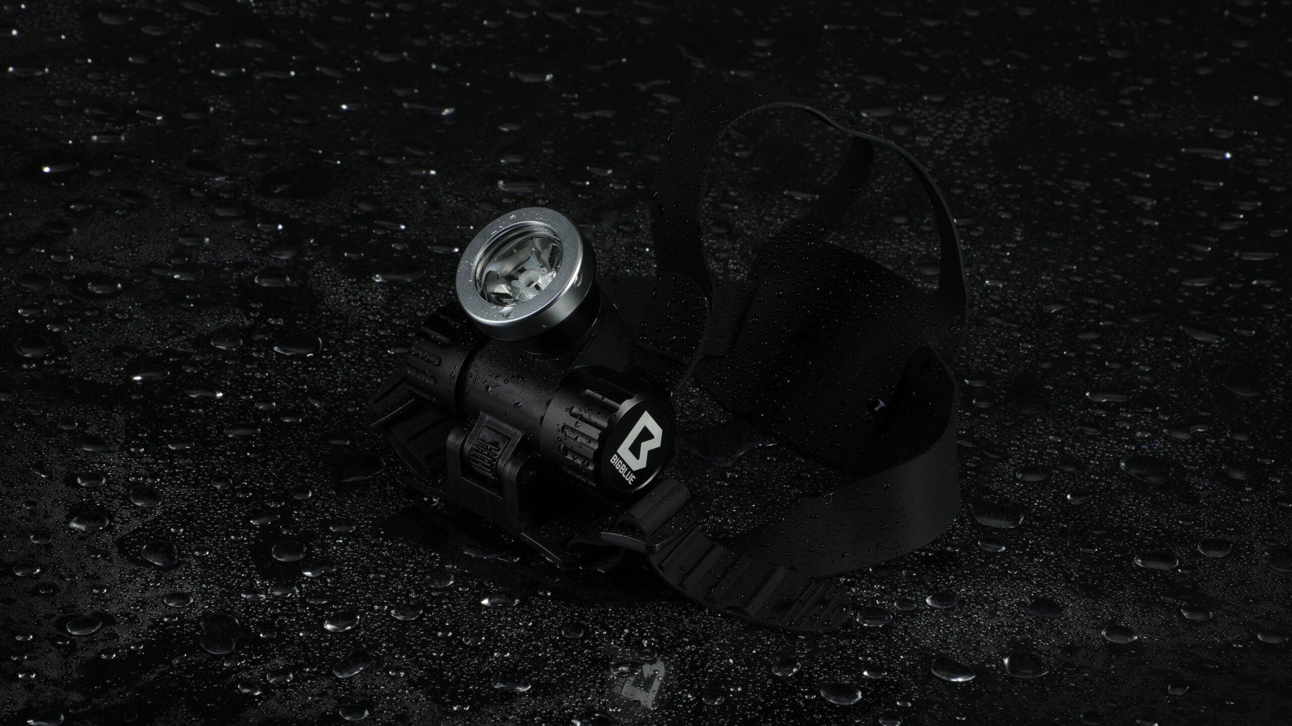 BigBlue HL1000N head light shown in use underwater