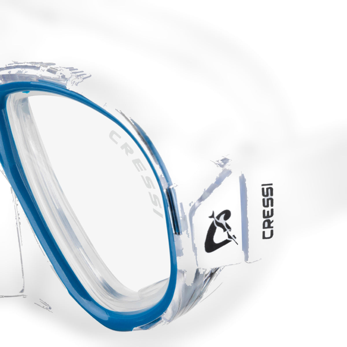 Close-up of the blue lens frame and Cressi buckle on the Perla Junior mask