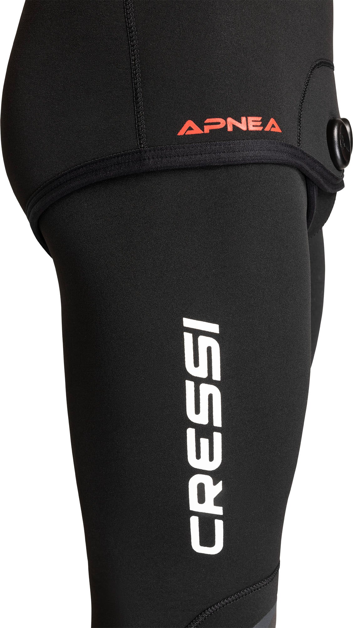 Thigh of the Apnea trousers with the red Apnea tab and Cressi lettering