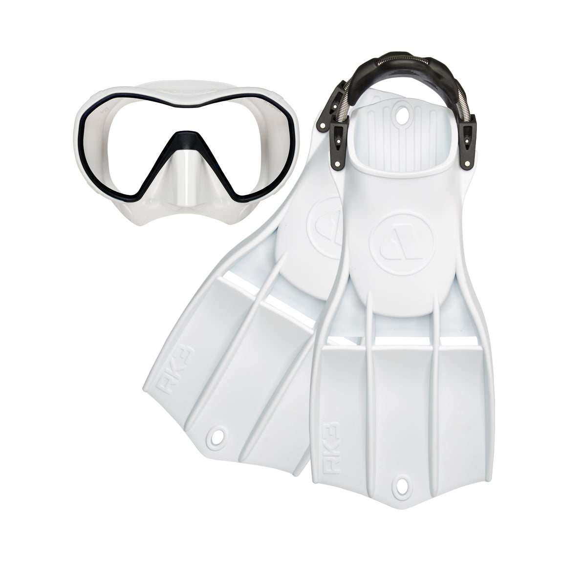 Apeks VX1 mask and RK3 fins in white