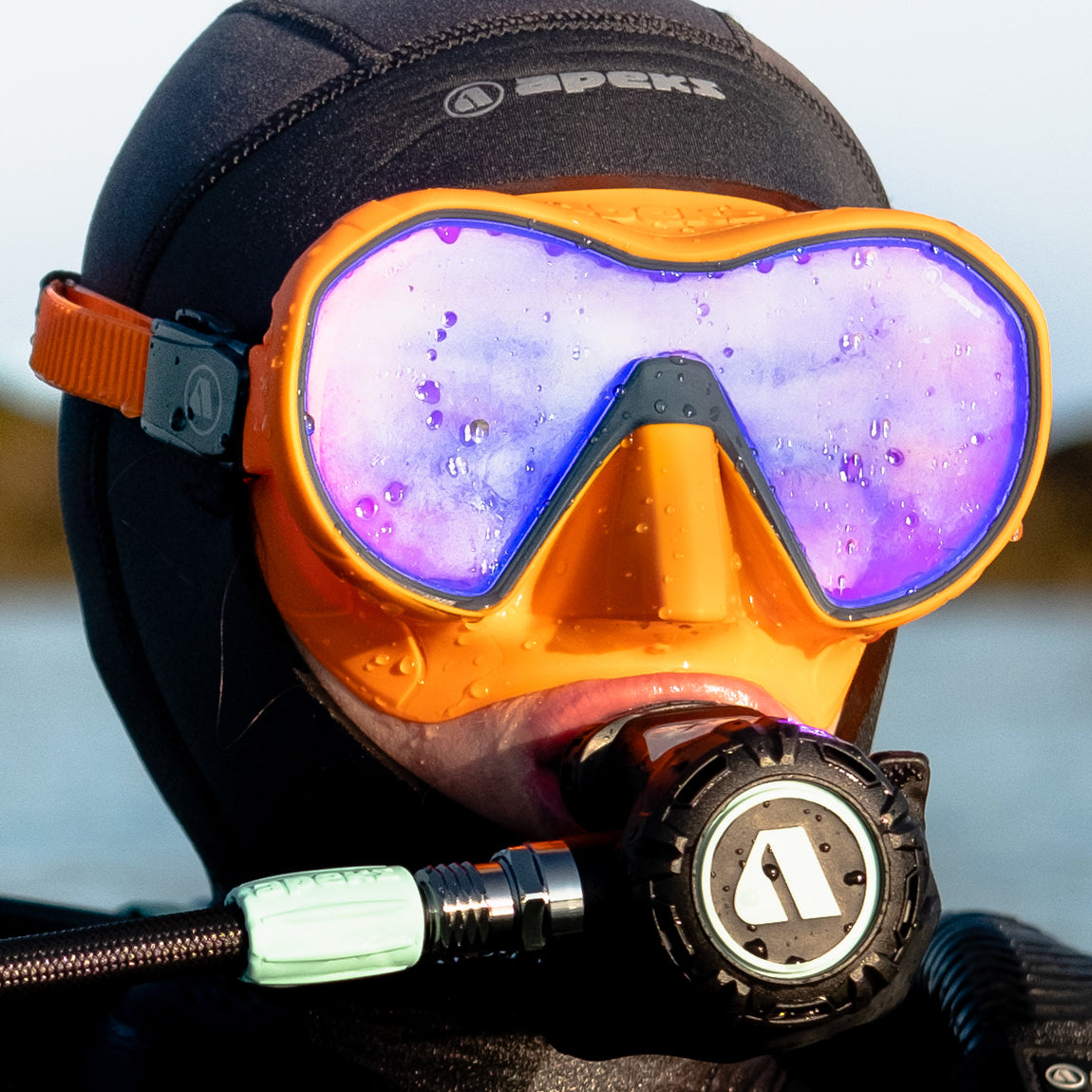 Apeks VX1 mask in orange