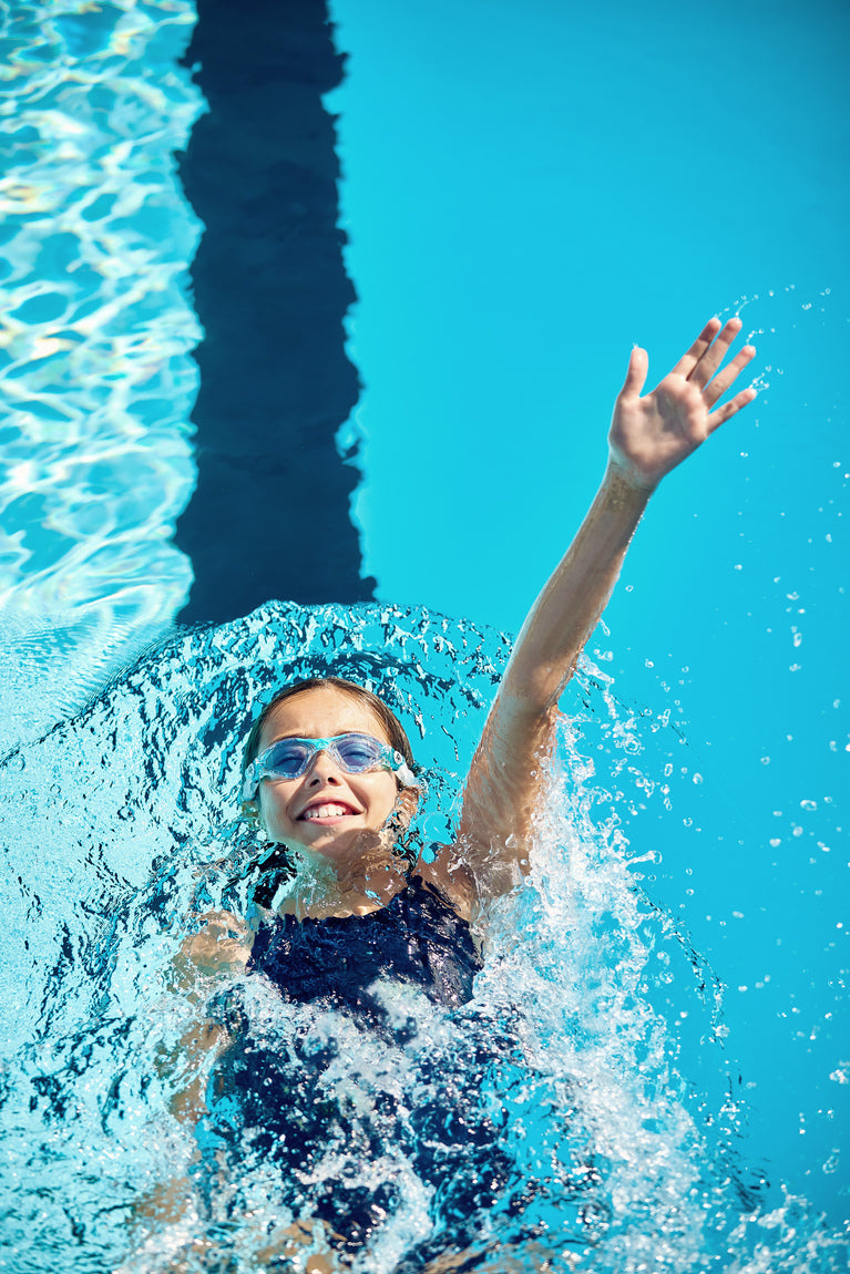 Swimmer wearing Aquasphere Kayenne Junior swim goggles