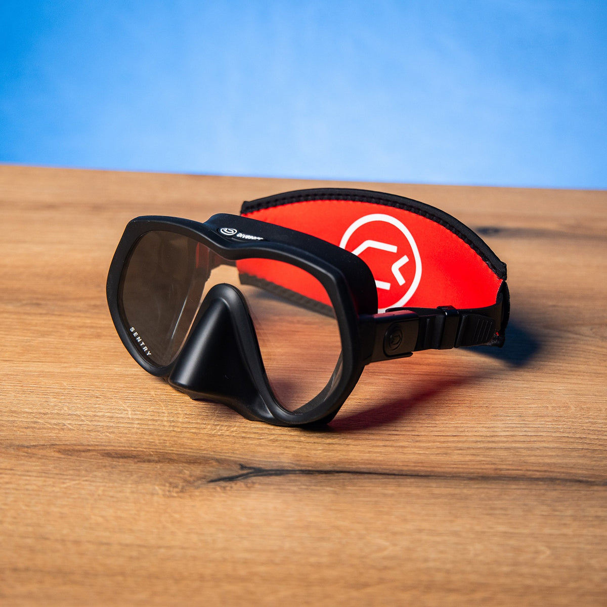Divesoft Sentry frameless single-lens mask in black, front view