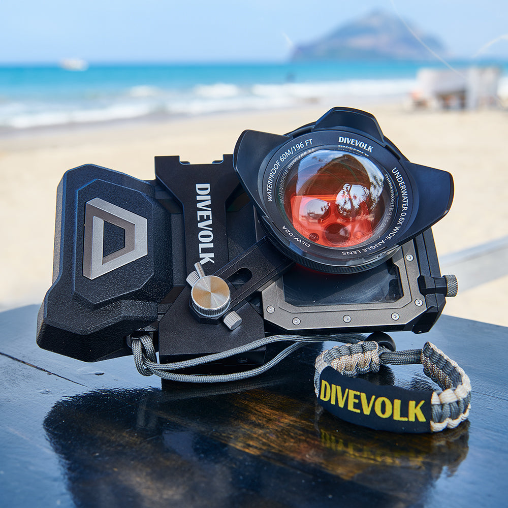 Divevolk SeaTouch 4 Max Plus Ocean Kit housing with wide-angle lens fitted and red filter