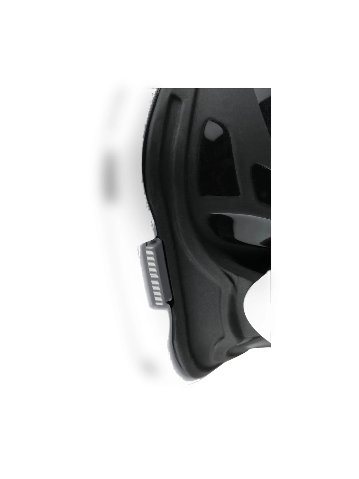Mares Chroma Up dive mask in black and white, three-quarter front view