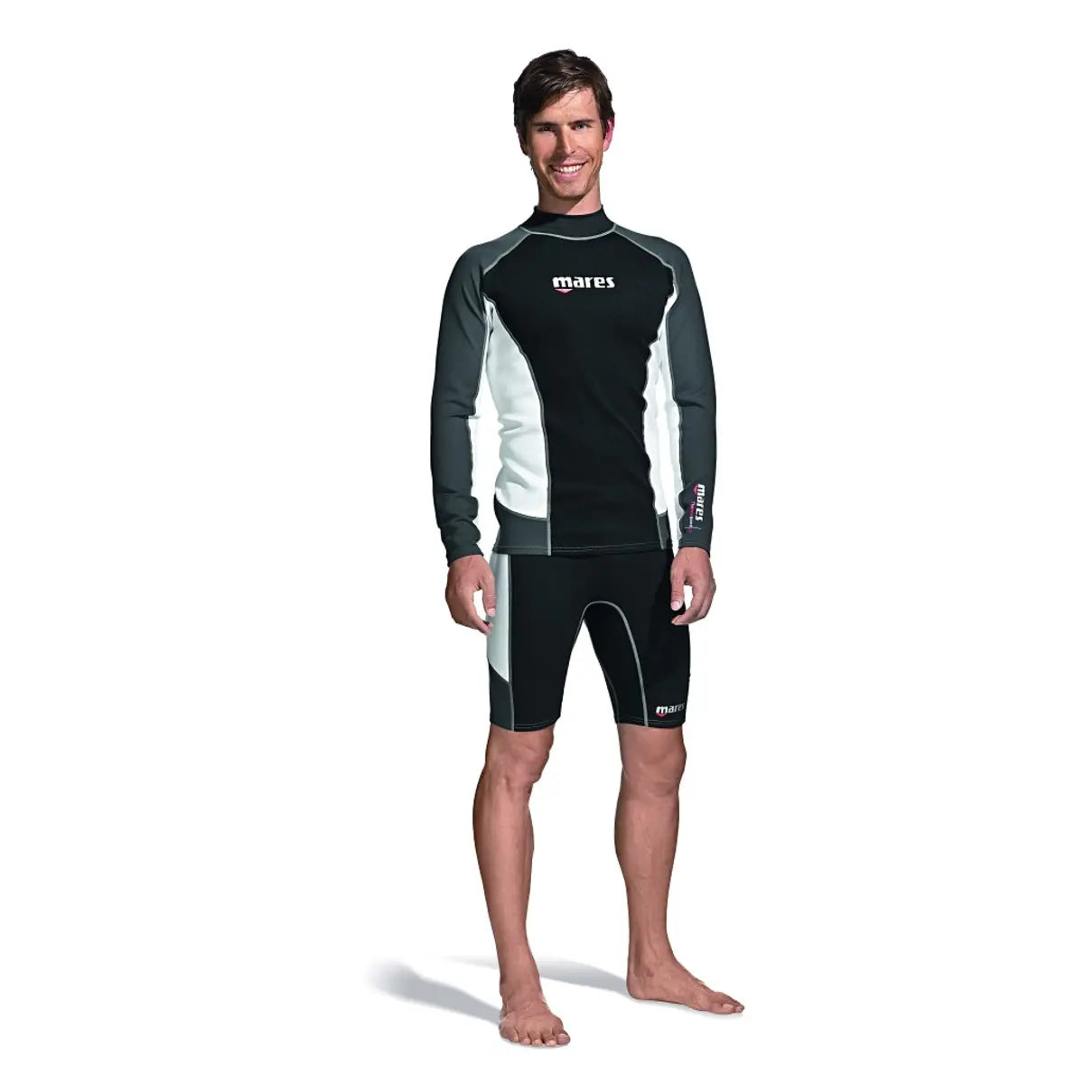 Man wearing the Mares Thermo Guard 0.5 mm long sleeve top in black with grey panels