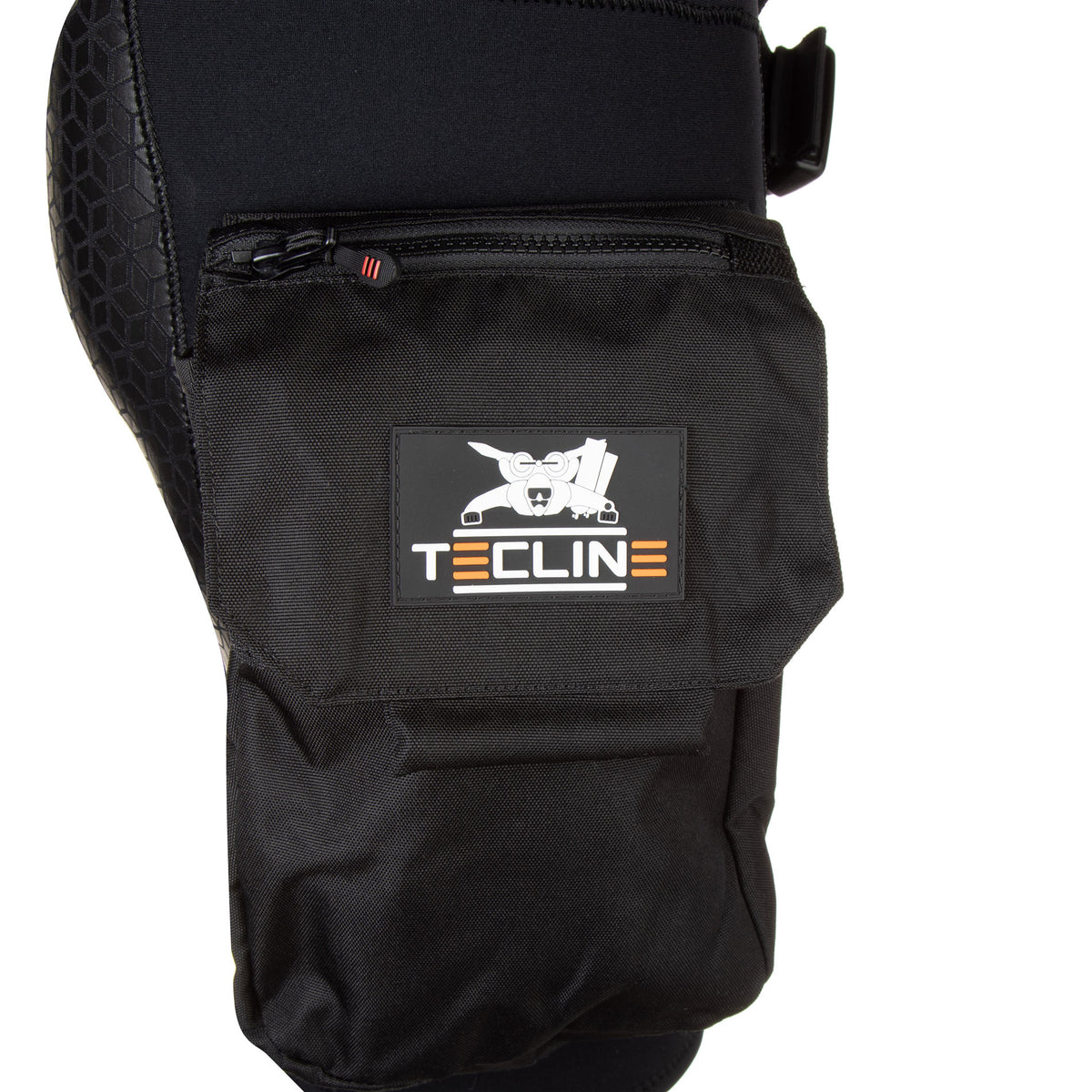 Tecline 4 mm cargo shorts, front view with both side pockets closed