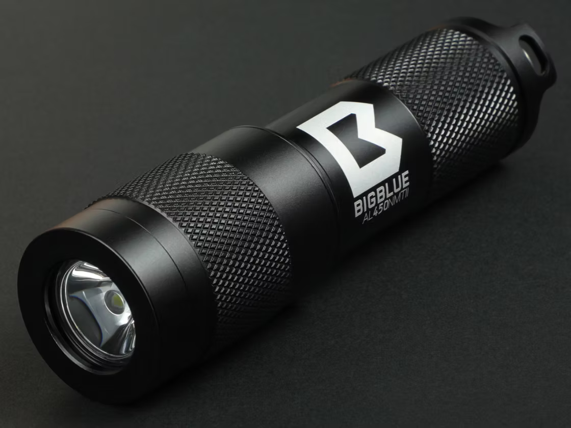 BigBlue AL450NM Tail II narrow beam light in black