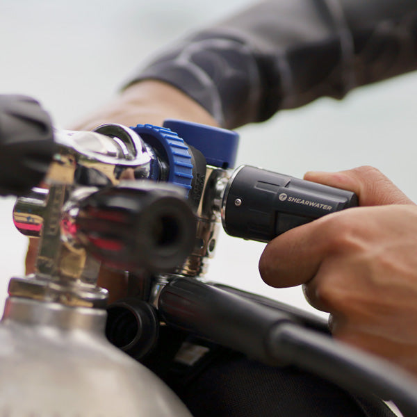 Shearwater Swift Transmitter being hand-tightened onto a regulator first stage