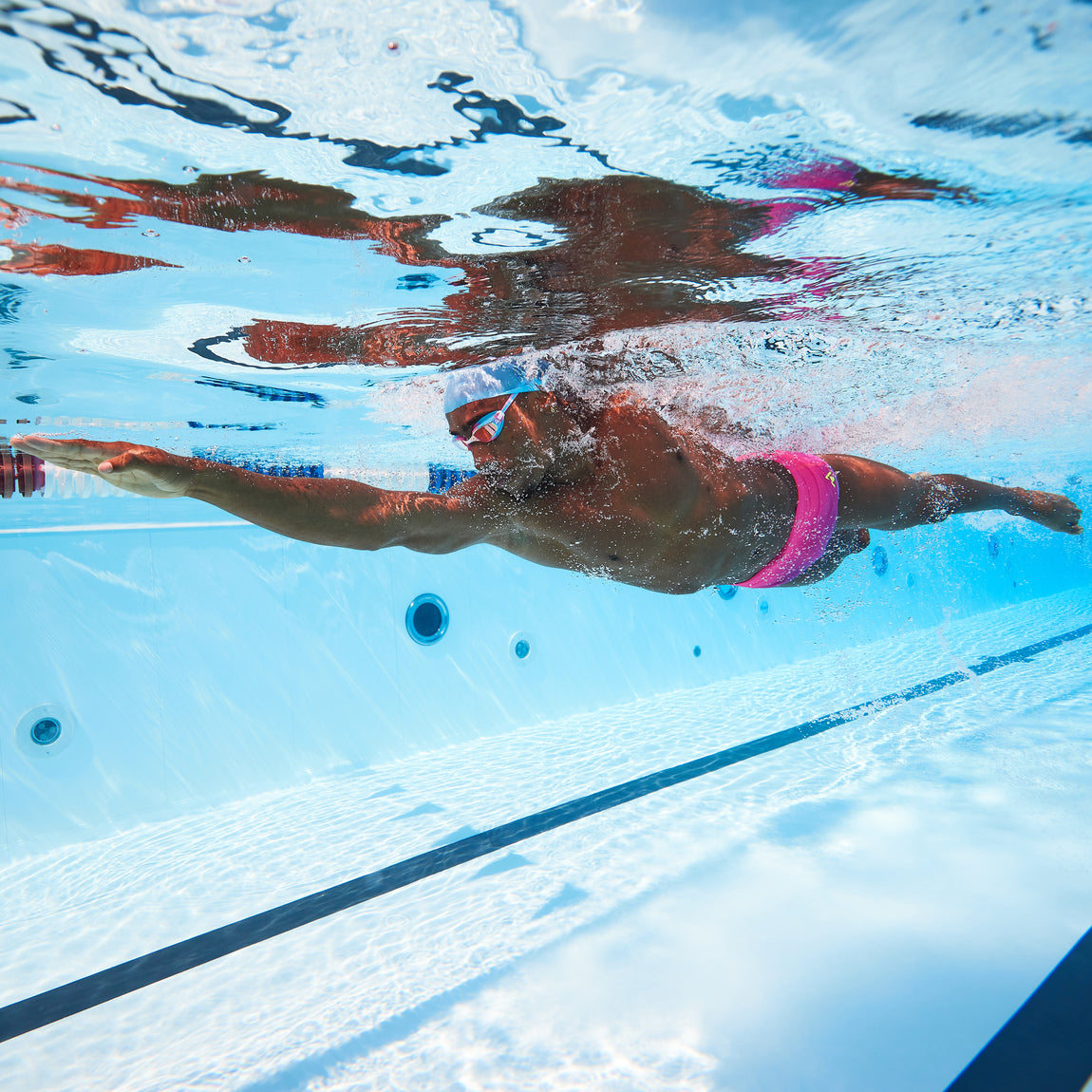 Swimmer wearing Aquasphere Fastlane swim goggles