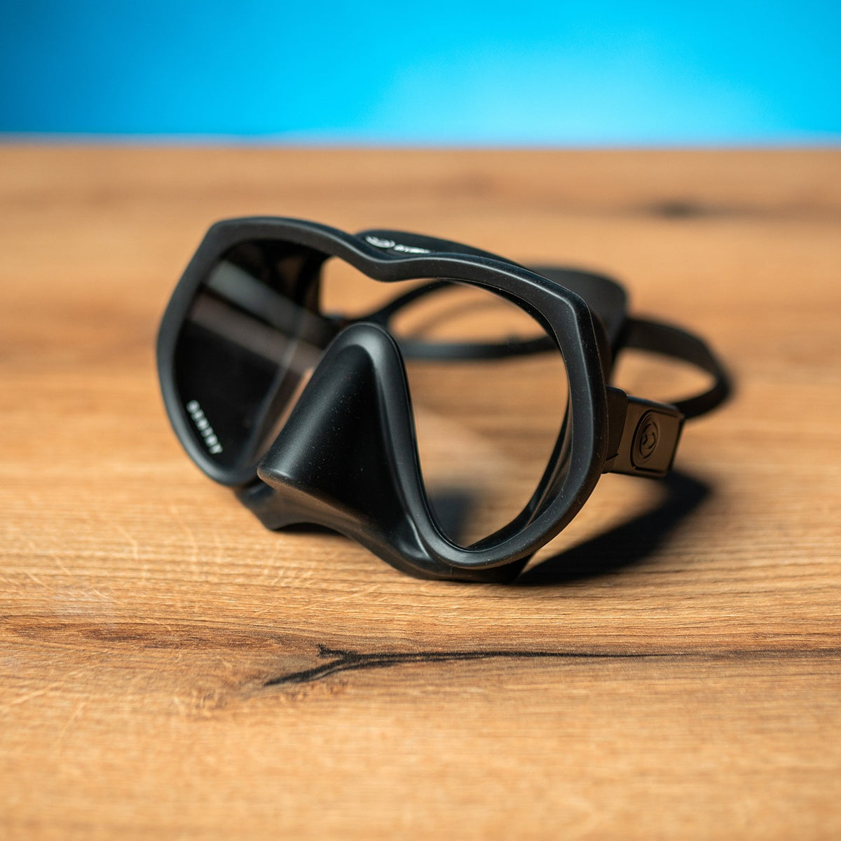 Divesoft Sentry frameless single-lens mask in black, front view