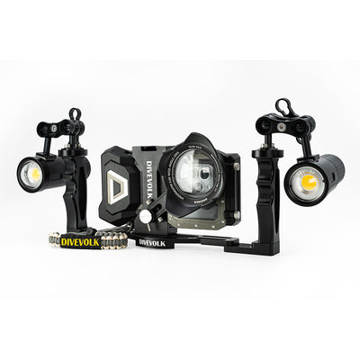 Divevolk expansion clamp holding a SeaTouch housing on a dual handle tray with two lights