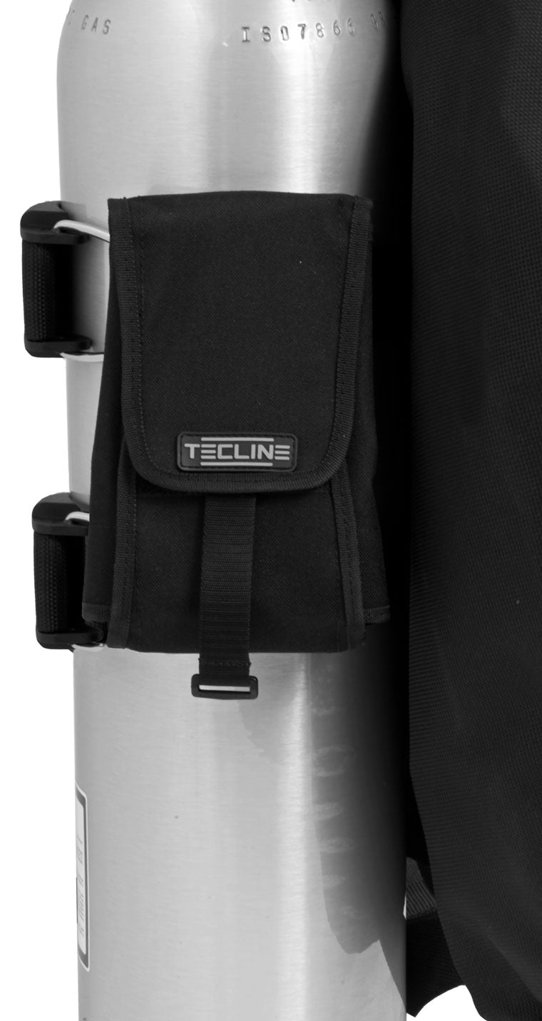 Tecline large trim pocket fitted to the tank band of an aluminium cylinder
