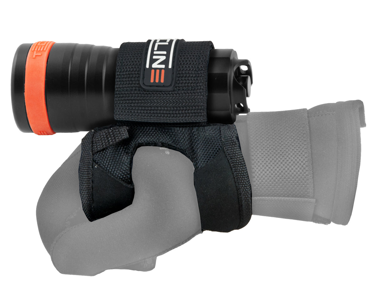 Tecline US-15 Compact fitted in its soft Goodman handle on the back of a hand