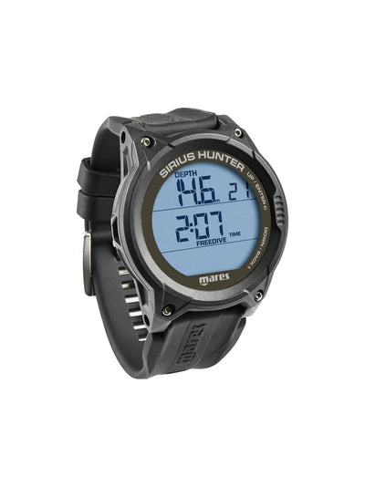 Mares Sirius Hunter freediving computer in black at an angle