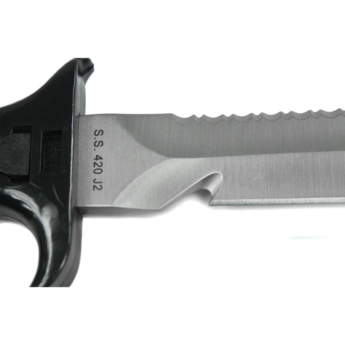 Close view of the Mastercut II serrated edge and line-cutting notch