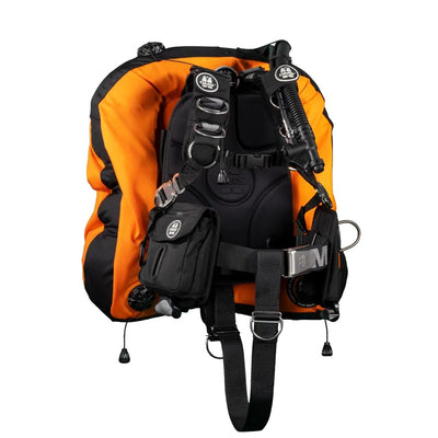OMS Comfort Harness III Signature with a lava orange Deep Ocean 2.0 Wing