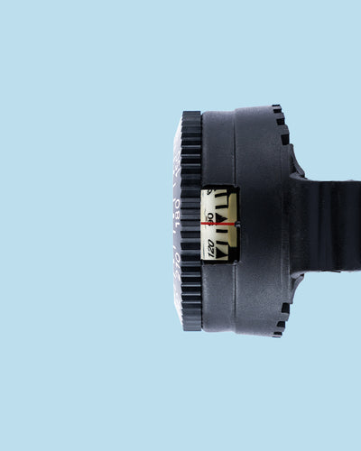 Side reading window of the Termo Industria wrist strap compass