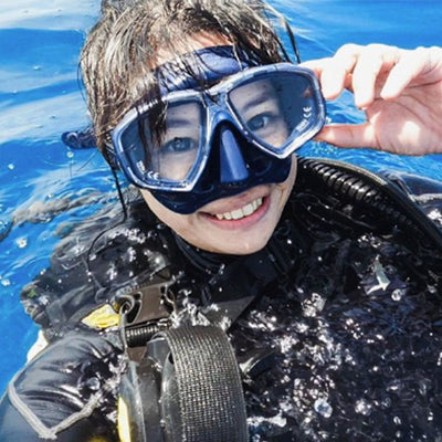 Young diver at the surface lifting a Tusa Freedom Ceos mask