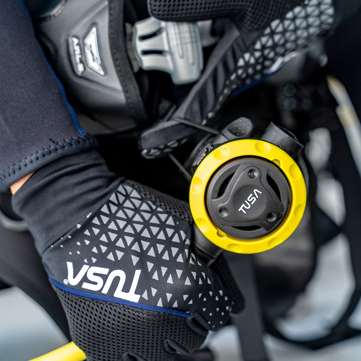 Tusa safe second octopus with yellow hose