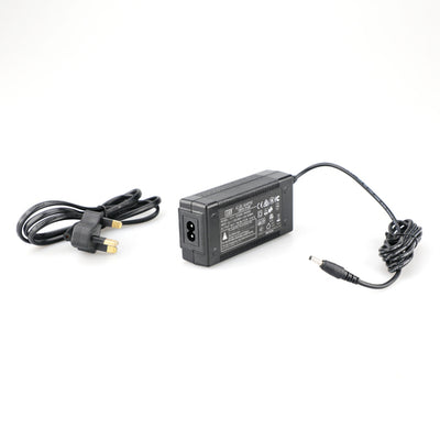 WeeFine WF037 charger with its mains lead and output plug