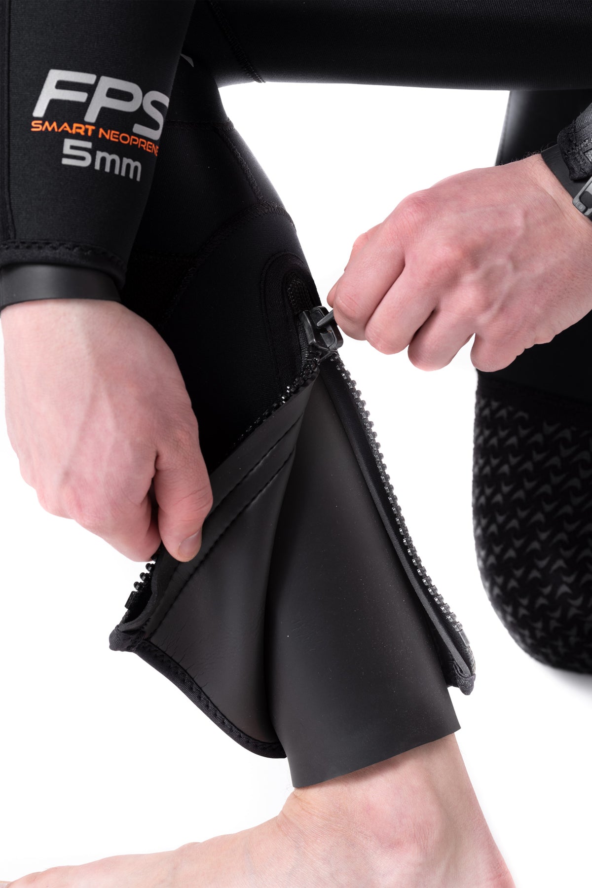 Proterm 5 mm overall ankle zip opened at the lower leg