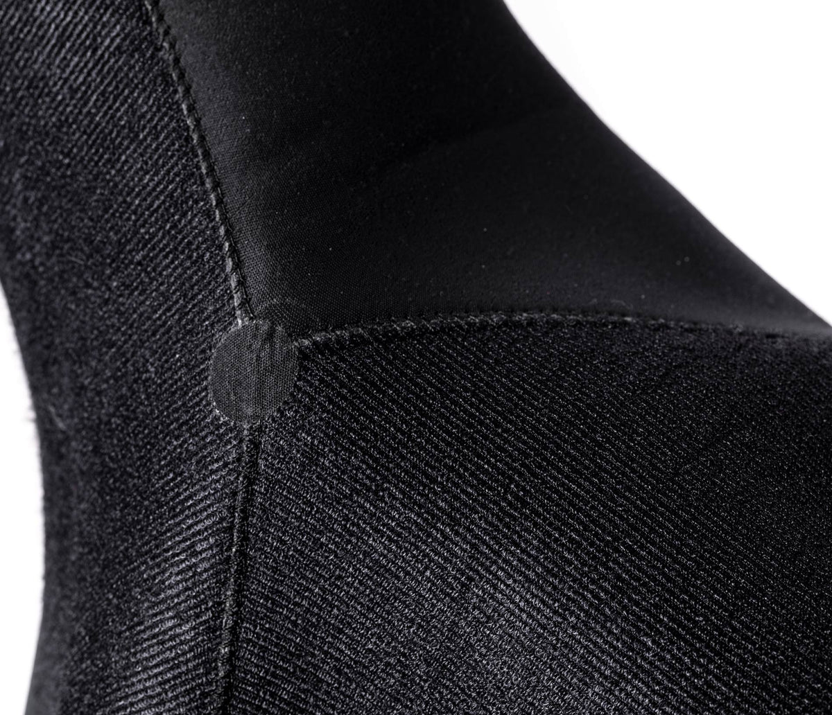 Close-up of the Proterm 7 mm neoprene and seam finish
